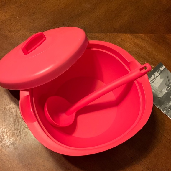 Tupperware Other - Tupperware Legacy Soup Server with Spoon